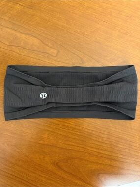 🖤 lululemon athletica men’s Black Twist Headband Like New 🖤